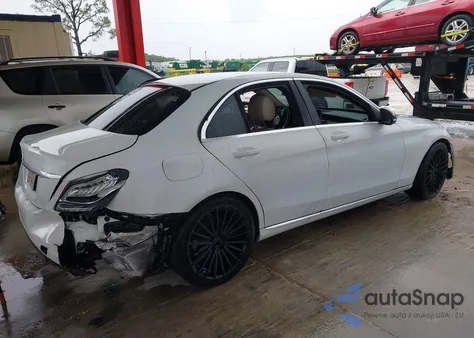 2016 Mercedes-Benz C 300 из США, поврежденный, VIN 55SWF4JB2GU173643